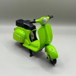Apontador de coleção representando motocicleta Vespa na cor verde.