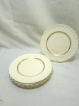 Jogo de 6 pratos rasos de mesa em porcelana inglesa, friso ouro. Medindo 23cm de diâmetro. Desgaste no friso.