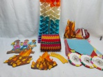 Lote de diversos itens decorativos de festa junina. Medindo as bandeiras 28cm x 23cm.