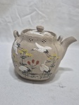 Lindo e antigo bule de chá em cerâmica com detalhe de aves, peça japonesa. Medindo 11cm de altura. Provavelmente do século XIX