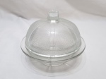 Compoteira redonda em vidro fosco moldado. Medindo 16cm x 12cm de altura total.