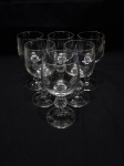 Jogo de 6 taças de vinho em cristal incolor com pé bola. Medindo 6cm x 13,5cm de altura.