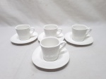 Jogo de 4 xícaras de café em porcelana branco. Medindo 6cm x 5,5cm de altura.