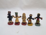 Lote de 5 enfeites, miniaturas em terracota pintada, algumas peças assinadas. Medindo o maior 7cm de altura.