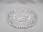 Lindo prato de doce, bolo em demicristal lapidado. Medindo 27,5cm de diâmetro.