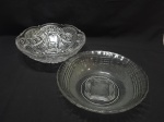 Lote de 2 travessas redondas, fruteiras, bowl em vidro moldado. Medindo o maior 24,5cm x 8cm de altura.