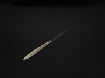 Linda faca de pão em aço inox Hercules modelo Gelodur. Medindo 32cm de comprimento.