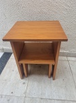 Banco, escadinha em madeira clara. Medindo 40,5cm x 35cm x 46cm de altura.