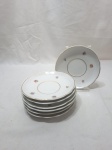 Jogo de 7 pires de chá em porcelana Real floral com friso ouro. Medindo 14,5cm de diâmetro.