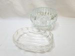 Lote de bowl e petisqueira em grosso vidro moldado. Medindo 18cm x 13cm de altura.