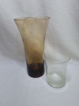 Lote de 2 vasos floreiras em vidro. Medindo 16cm x 39,5cm de altura.
