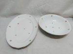 Jogo de 2 travessas em porcelana Real floral com friso ouro. Medindo a redonda 26cm x 6,5cm de altura.