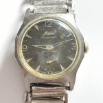 MIDO MULTIFORT POWERWIND - Relógio automático, funcionando. Pulseira: 18mm. Caixa: 3,6cm x 3cm, vertical x horizontal, sem contar a coroa.  ATENÇÃO! Produto sendo vendido conforme ESTADO, testado, ou não, diz respeito apenas do momento da catalogação. Se necessário, solicitar mais fotos, vídeos ou perguntas para análise via e-mail reidaantiguidade@gmail.com, Obrigado pela visita!