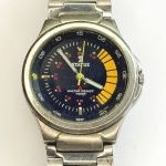 STATUS - Relógio quartz, não testado. Pulseira: 21mm. Caixa: 4,5cm x 3,9cm, vertical x horizontal, sem contar a coroa.  ATENÇÃO! Produto sendo vendido conforme ESTADO, testado, ou não, diz respeito apenas do momento da catalogação. Se necessário, solicitar mais fotos, vídeos ou perguntas para análise via e-mail reidaantiguidade@gmail.com, Obrigado pela visita!