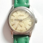 MIDO MULTIFORT - Relógio automático, funcionando parcialmente. Pulseira: 17mm. Caixa: 3,7cm x 2,9cm, vertical x horizontal, sem contar a coroa.  ATENÇÃO! Produto sendo vendido conforme ESTADO, testado, ou não, diz respeito apenas do momento da catalogação. Se necessário, solicitar mais fotos, vídeos ou perguntas para análise via e-mail reidaantiguidade@gmail.com, Obrigado pela visita!