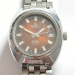 BREIL - Relógio automático, funcionando parcialmente. Pulseira: 19mm. Caixa: 3,8cm x 3,4cm, vertical x horizontal, sem contar a coroa.  ATENÇÃO! Produto sendo vendido conforme ESTADO, testado, ou não, diz respeito apenas do momento da catalogação. Se necessário, solicitar mais fotos, vídeos ou perguntas para análise via e-mail reidaantiguidade@gmail.com, Obrigado pela visita!