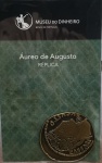 RÉPLICA DA PEÇA ÁUREO DE AUGUSTO - EMITIDA PELO MUSEU DO DINHEIRO DO BANCO DE PORTUGAL NA EMBALAGEM ORIGINAL