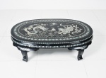 ANTIGUIDADE | Artesanato tradicional. Antiga e belíssima mesa baixa coreana, executada em madeira co