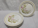 Jogo de 6 pratos rasos de mesa em porcelana Portuguesa floral. Medindo 24,5cm de diâmetro.