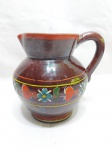 Linda jarra em cerâmia marrom com pintura de flores. Medindo 17,5cm de altura