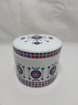Lindo portiche em porcelana Schmidt com estampa floral. Medindo 12,5cm x 9,5cm de altura.