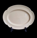 Antiga travessa oval , em porcelana inglesa, de manufatura JOHNSON BROS, modelo Goldendawn. Medidas 36x28cm