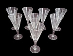 Lote com 8 taças  de aperitivo em demi-cristal, com esmera lapidação de ramas.
