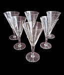 Lote com 6 taças para vinho em demi-cristal, com esmera lapidação de ramas.