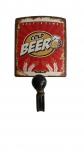 Belo cabideiro em metal com motivos retro, "BEER" e gancho de ferro e ponta de porcelana branca.