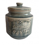 Pote de porcelana com efeitos craquelados e dizer " Jet'aime Paris". Medida 15x18cm.
