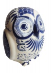 Grande coruja de porcelana ricamente policromada. Medida 17 cm de altura.