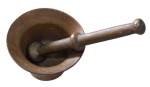 Lote com Almofariz em Bronze- peso 1645 gr -med 22 cm