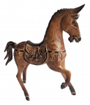 Cavalo esculpido em bloco de madeira ricamente trabalhado e policromado. Medida 32x34cm