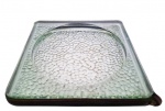 Grande e elegante porta cartões em espesso vidro contornado com acabamento em couro. Medidas: 20x20 cm Apresenta desgaste no couro.
