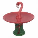 Exótico pequeno porta doces em porcelana com figura de flamingo. Medida 17 cm de diâmetro e 16 cm de altura.