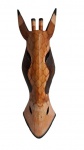 Girafa em madeira ricamente trabahada para fixar na arede. Medida 50 cm.