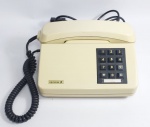 Antigo Telefone de Teclas - ERICSSON - Cor: Creme - Medida: 22 cm x 16 cm x 10 cm. Conservado , porém não foi testado. Conforme fotos.