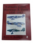 Rosch, Barry C. Luftwaffe Codes, Markings & Units 1939-1945. Schiffer Military History, 1997. Encade
