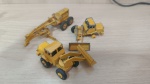 COLECIONAVEL - LOTE COM 3 MATCHBOX, 2 TRACTOR SHOVEL AMARELO LESNEY ENGLAND E 1 CATERPILLAR AMARELO. 10CM - NO ESTADO CONFORME FOTOS - ITEM SERA ENVIADO DO RIO GRANDE DO SUL