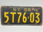 COLECIONISMO - Placa automotiva - ferro -  Americana - NY50 - 5T76-03. Med. 16X34 cm. Produto conforme fotos originais do lote.