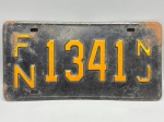 COLECIONISMO - Placa automotiva - ferro -  Americana - FN 1341 NJ. Med. 15,5X30,5 cm. Produto conforme fotos originais do lote.