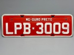 COLECONISMO - Placa automotiva em alumínio - Vermelha - MG - Ouro Preto - LPB 3009 - Med. 13x40 cm.