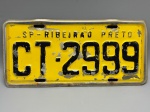 COLECONISMO - Placa automotiva em alumínio - Amarela - SP - São Paulo - CT 2999 - Med. 16x35 cm.