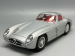 COLECIONISMO - Mercedes-Benz 300 SLR - Escala 1:18. Miniatura em metal diecast. Carro de coleção.
