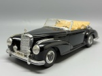 COLECIONISMO - Mercedes-Benz 300S 1955 - Escala 1:18. Miniatura em metal diecast. Carro de coleção.