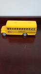 Miniatura de ônibus escolar Americano com 13 cm largura 3 cm de alt