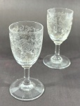 Par de taças para licor em cristal francês `St Louis` finamente lávrado -dim - 9 cm de altura