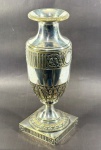 Belíssimo vaso sacro espessurado á prata com decoração vegetalista e procedência européia - dim - 13x32
