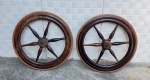 Duas rodas produzidas em madeira nobre emborrachadas , peça de reposição para móvel - dim - 32 cm de diâmetro