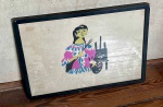 Quadro de mulher indígena/nativa pintando com moldura em madeira e vidro - dim - 53x38x3
